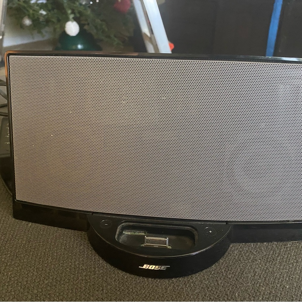 COPY - Vintage Bose docking station, with charger and sound controller